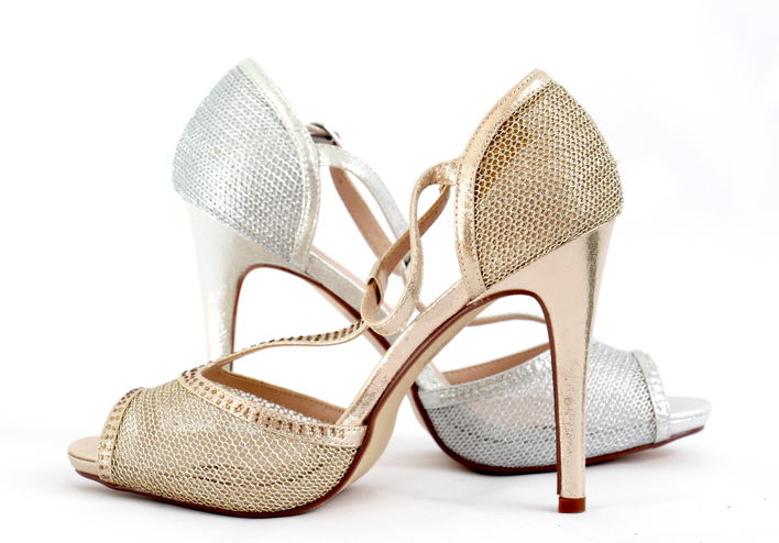 Zapatos metalizados, el último grito en street style