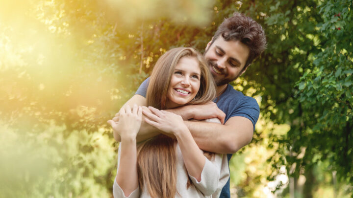 10 gestos infalibles para conquistar a un hombre