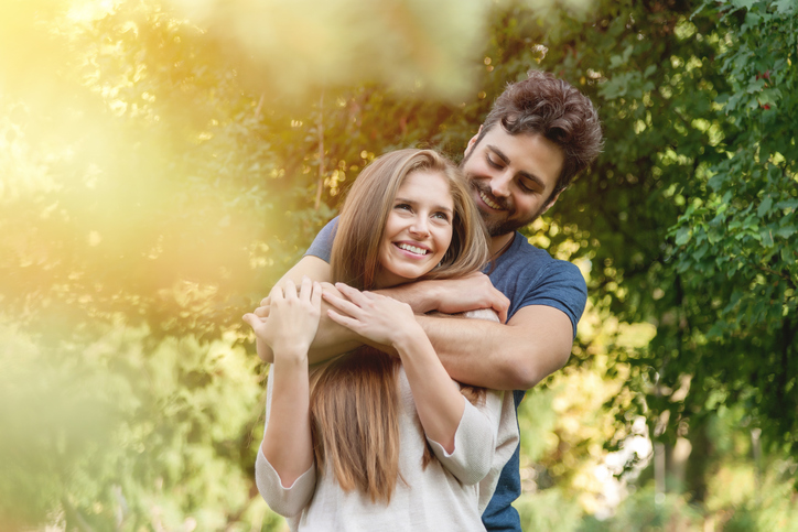 10 gestos infalibles para conquistar a un hombre