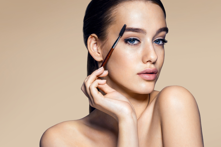 Logra unas cejas perfectas con estas técnicas infalibles