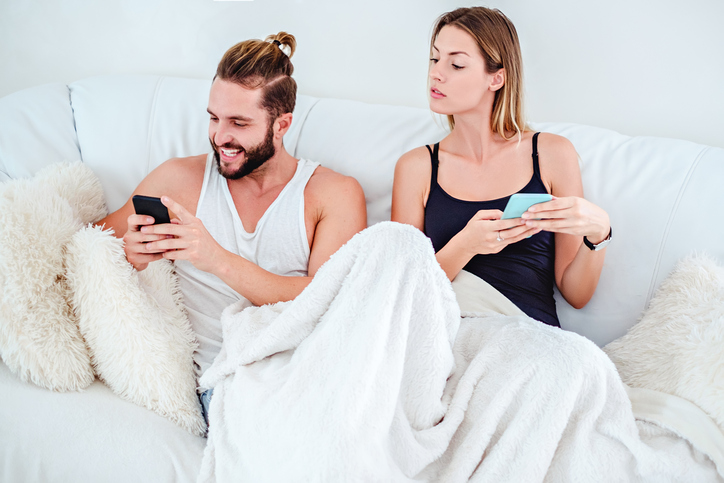 ¿Mi pareja me engaña? Señales de infidelidad que son clave