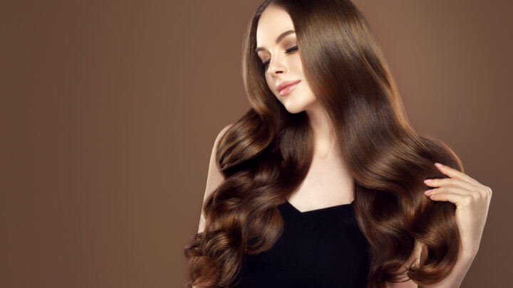 Cómo tener brillo en el cabello