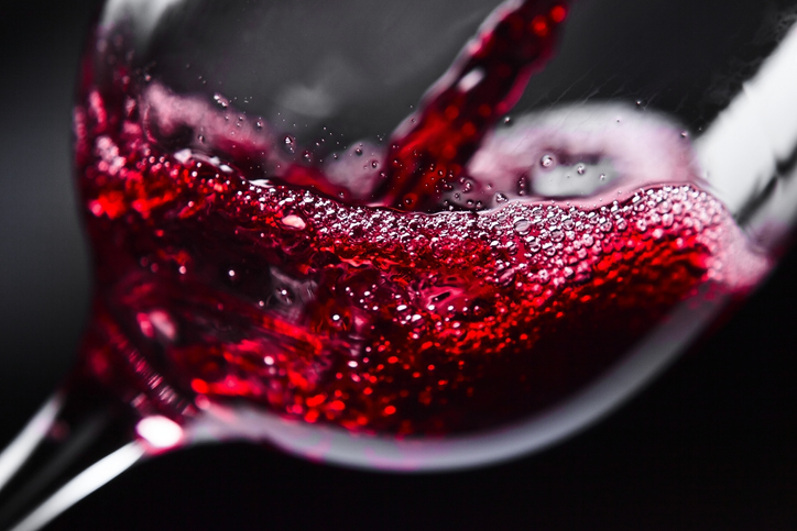 Las propiedades del vino tinto: ¿es saludable beberlo moderadamente?