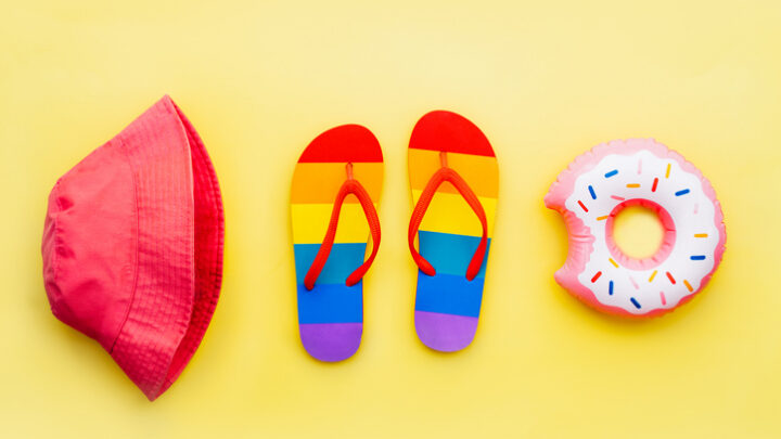 La magia de las sandalias planas para usar durante este verano