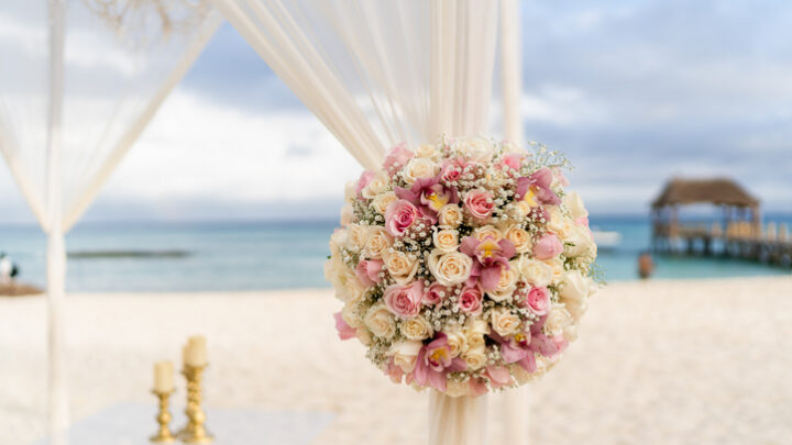Guía esencial para tu boda en Cancún: desde el sí hasta la fiesta en l