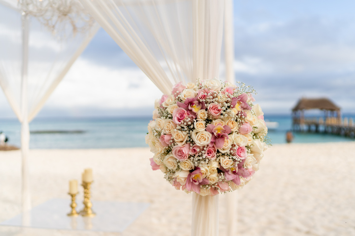 Guía esencial para tu boda en Cancún: desde el sí hasta la fiesta en l