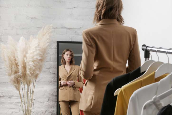 Tendencias de Moda Femenina para el Otoño/Invierno 2024: Elegancia y Confianza para Mujeres Emprendedoras